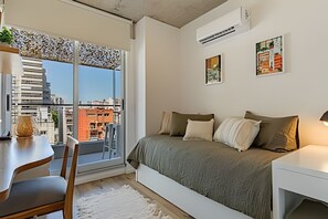 2 habitaciones, tabla de planchar con plancha, internet y ropa de cama 
