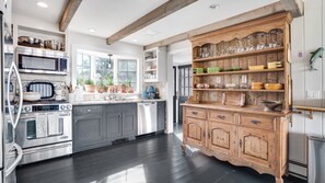 Microwave, stovetop, coffee/tea maker, toaster - Charming Waterfront Escape: A Chic East Hampton Cottage with Private Beach,... (East Hampton)
