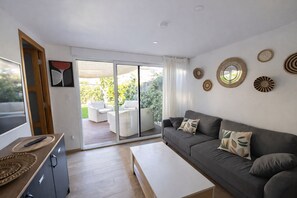 Living area - LVAM - Renovated 2-bedroom apartment – Beach – Garden – Golf 5 (Agde)