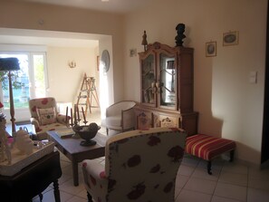 Interior - Guest Room “Les Charmilles - Blue Room” (Charny-sur-Meuse)
