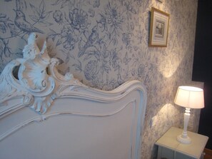 Interior - Guest Room “Les Charmilles - Blue Room” (Charny-sur-Meuse)