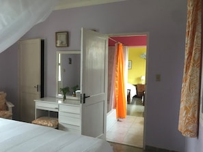 3 Schlafzimmer, Bügeleisen/Bügelbrett, Bettwäsche