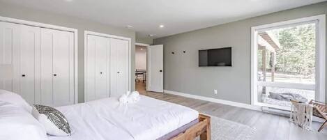 3 habitaciones, tabla de planchar con plancha, cuna de viaje y wifi