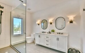 Douche, serviettes fournies
