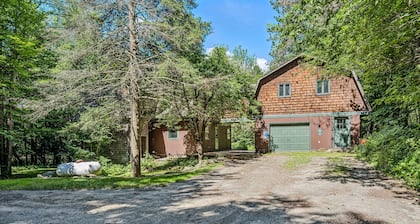 Cozy Above Garage Apartment Near Stowe Mountain