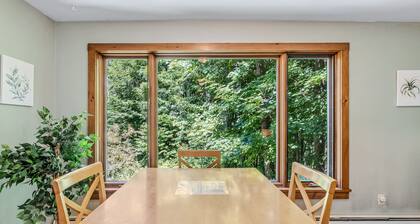 Cozy Above Garage Apartment Near Stowe Mountain