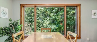 Cozy Above Garage Apartment Near Stowe Mountain