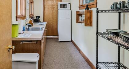Cozy Above Garage Apartment Near Stowe Mountain