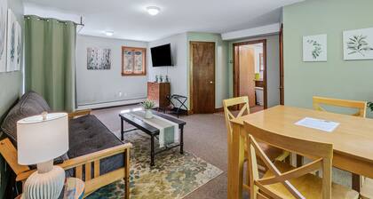 Cozy Above Garage Apartment Near Stowe Mountain