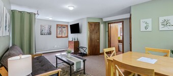 Cozy Above Garage Apartment Near Stowe Mountain