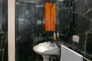 Chambre Deluxe avec lits jumeaux | Salle de bain