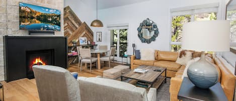 Smart TV, fireplace