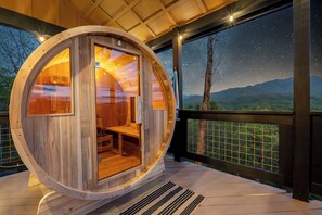 Sauna - Cabin In The Sky! Fresh Design, Sauna, Unreal View! (Gatlinburg)