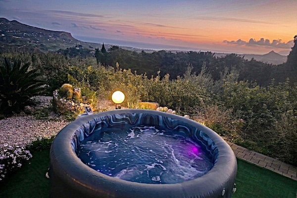 Outdoor spa tub