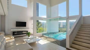 House, 4 Bedrooms, Smoking, Fireplace | Living room