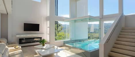 House, 4 Bedrooms, Smoking, Fireplace | Living room