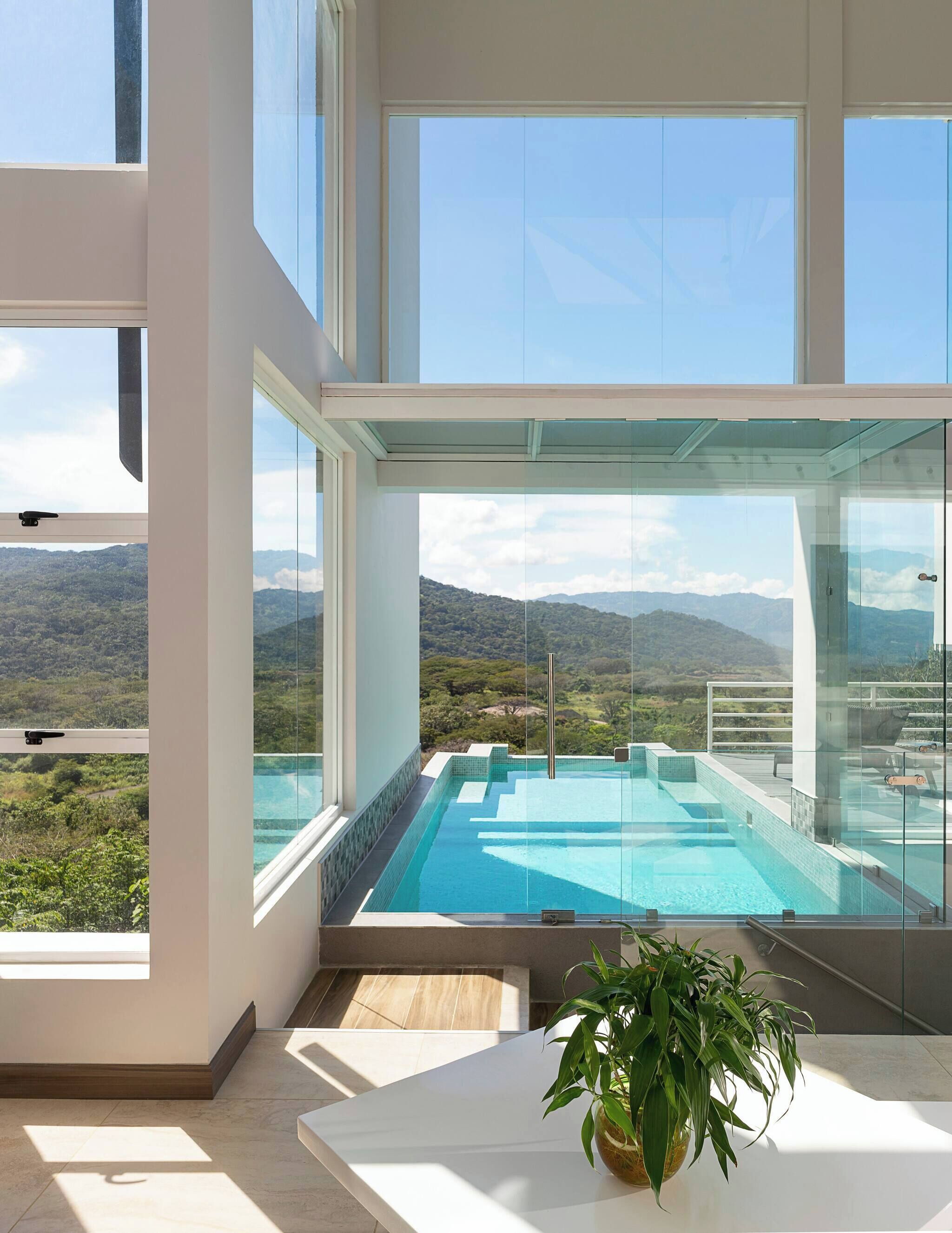 Nhà, 4 phòng ngủ, hút thuốc, lò sưởi | Hồ bơi