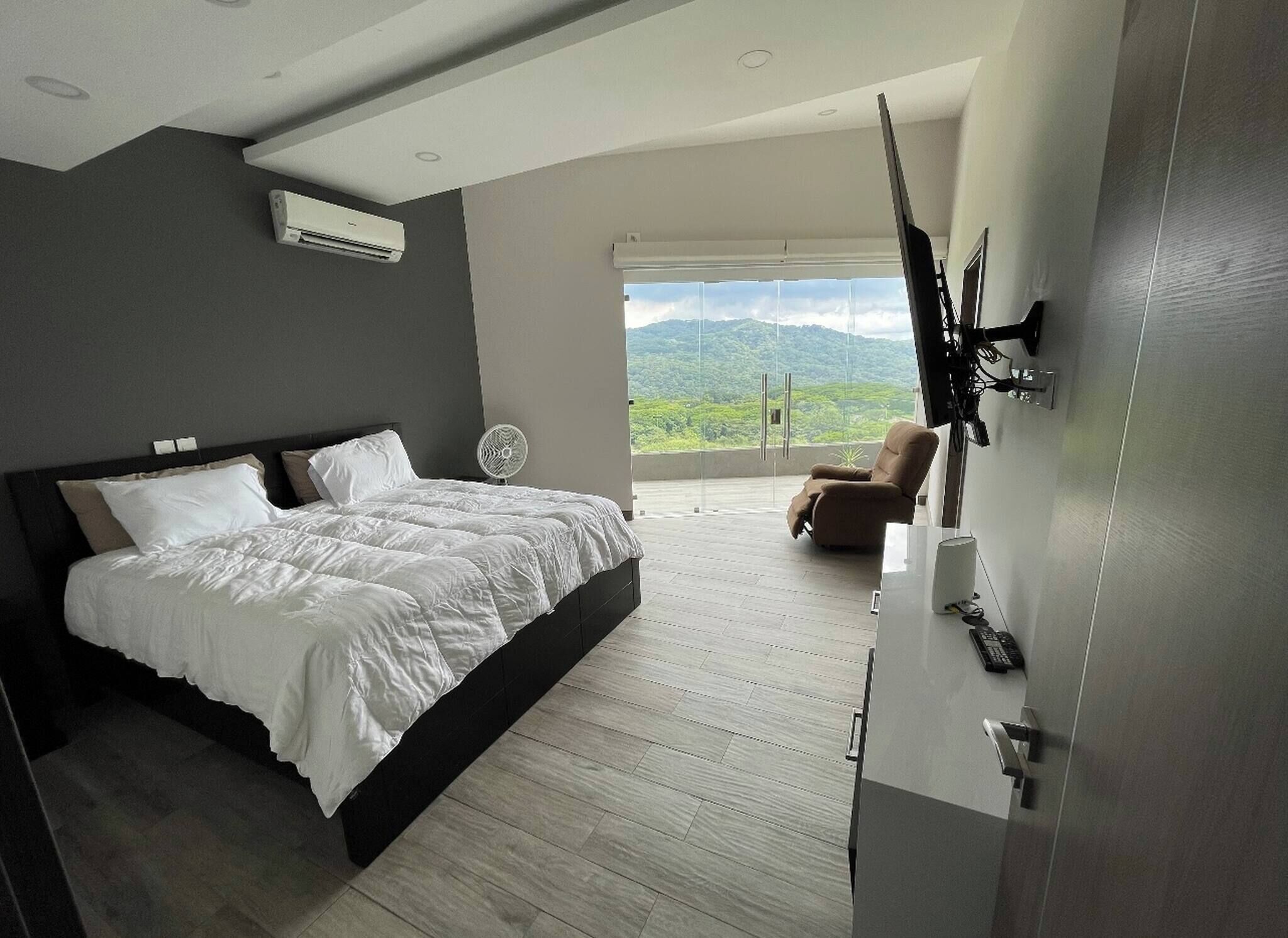 House, 4 Bedrooms, Smoking, Fireplace | 4 bedrooms
