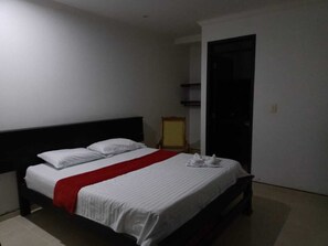 Double Room | Desk, laptop workspace, free WiFi - Hotel Yakuana (Puerto Lopez)