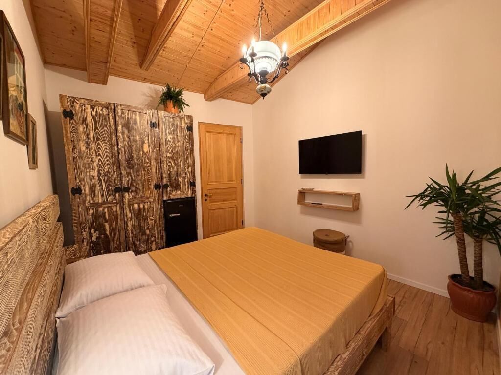 Comfort Room, Balcony, City View