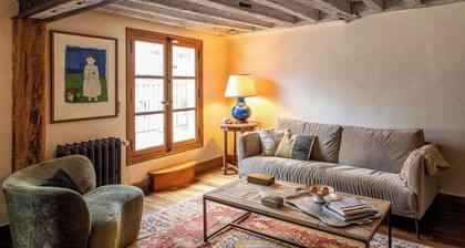 Stunning Balcony View 2 BDR Duplex Saint Germain