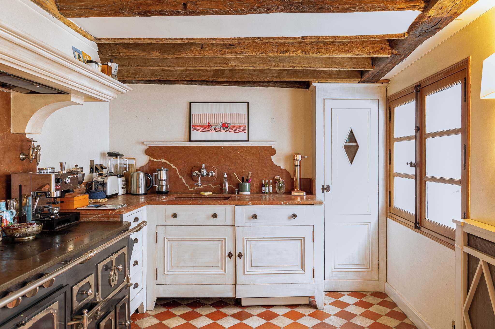 Coffee/tea maker, fridge, microwave, oven