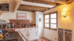 Unclassified image, 3 of 42, button - Stunning Balcony View 2 BDR Duplex Saint Germain (Paris)