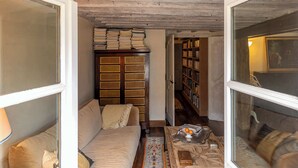 Unclassified image, 4 of 42, button - Stunning Balcony View 2 BDR Duplex Saint Germain (Paris)