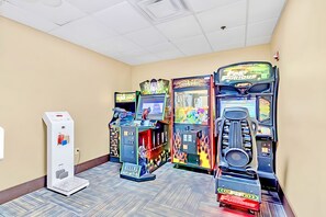 Interior - King Studio w/ Arcade Games & BBQ Near Disney (Orlando)