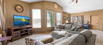 Waterfront 4-bedroom house in Old Kinderhook Gated Community with private dock