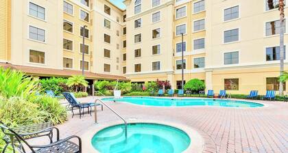 Studio Apartment w Pool & Hot Tub Near Universal Studios
