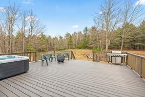 Terrace/patio - Catskills Retreat W/Hot Tub & Gym (Monticello)