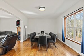 Dining - Catskills Retreat W/Hot Tub & Gym (Monticello)