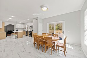 Dining - Catskills Retreat W/Hot Tub & Gym (Monticello)