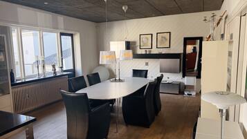Apartamento, 1 quarto, para fumantes, terraço | Sala de jantar