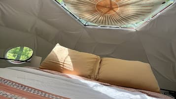 2 bedrooms, WiFi (free), bed sheets