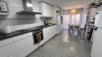 Micro-ondes, four, plaque de cuisson, lave-vaisselle