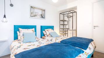 Iron/ironing board, WiFi, bed sheets