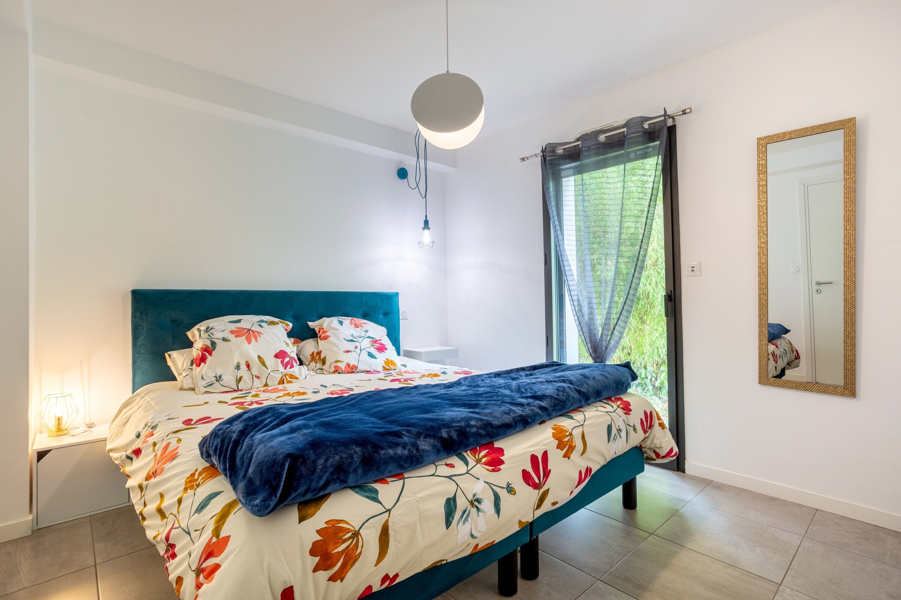 Ferros/tábuas de passar roupa, Wi-Fi, roupa de cama