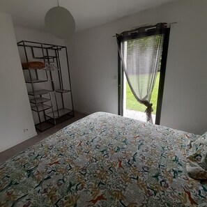 Iron/ironing board, WiFi, bed sheets - Lodge Terre Holiday Home with Wi-Fi (Concarneau)