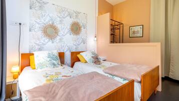 Iron/ironing board, WiFi, bed sheets