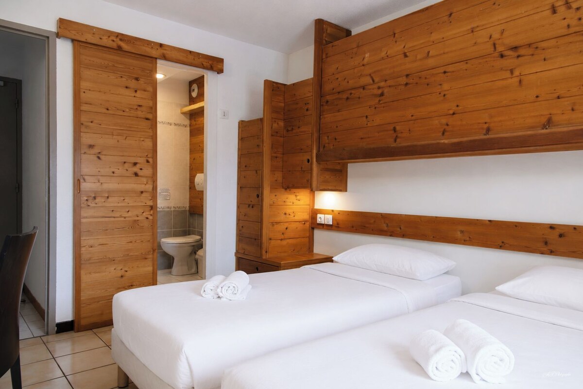 Habitación triple económica | Wifi gratis y ropa de cama 
