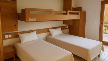 Economy Triple Room | Free WiFi, bed sheets