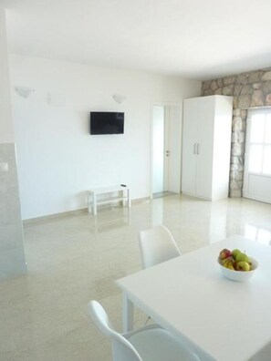 Dining - 2-bedrooms Deluxe apartment with AC (Dubrovnik)