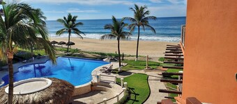 Vivo Resorts Beachfront!
3bedroom in Playa Palmarito Puerto Escondido sleeps 6!!