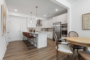 Dining - Luxurious 3-bedroom townhome/Gourmet Kitchen/King bed/Garage/AC in Raleigh, NC (Raleigh)