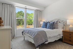 Room - Luxurious 3-bedroom townhome/Gourmet Kitchen/King bed/Garage/AC in Raleigh, NC (Raleigh)