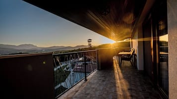 Deluxe Apartment, Private Pool, Resort View | Balcony