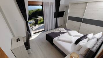 Classic Apartment, 5 Bedrooms, Balcony, Resort View | Desk, laptop workspace, blackout drapes, soundproofing
