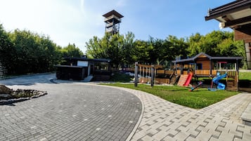 Zona de juegos infantil al aire libre